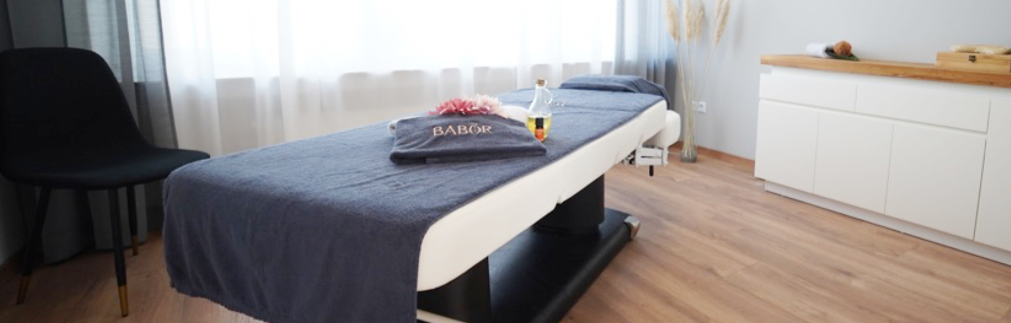 Slider Behandlungsraum Liege